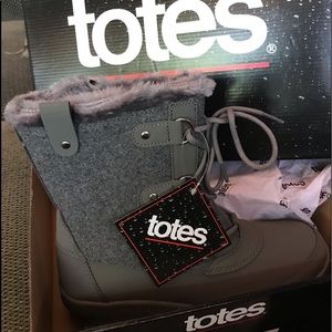 Women brand new Totes boots